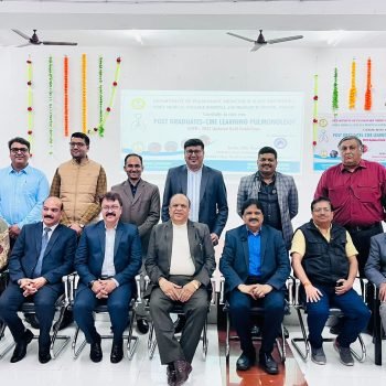 Dr Pramod Jhawar with doctors at pulmonology CME conference and medical seminar